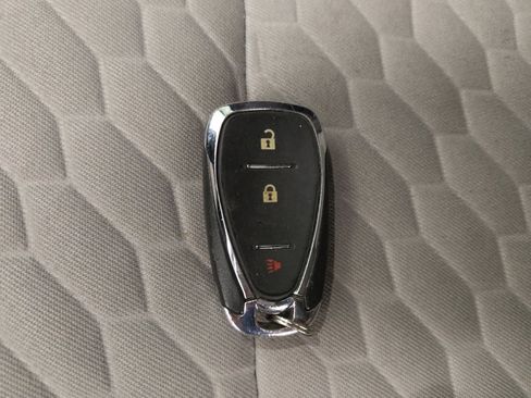 Used 2021 Chevrolet Equinox LS FWD image 32