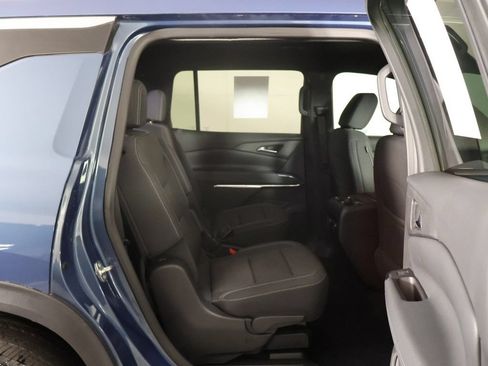 Used 2025 Chevrolet Traverse LT AWD/4WD image 34