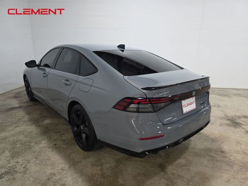 Used 2023 Honda Accord Sport image 8