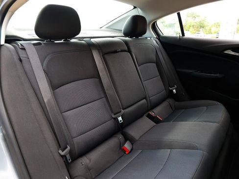 Used 2018 Chevrolet Cruze LT w/ Convenience Package FWD image 16