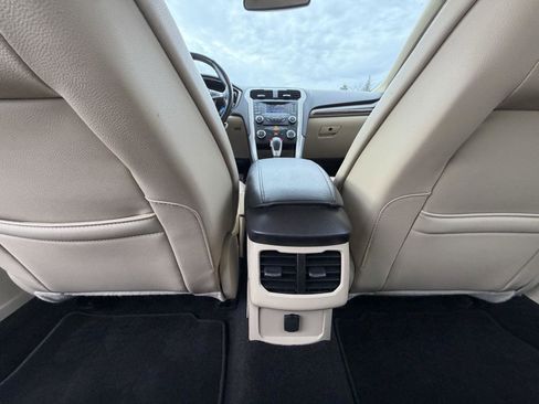 Used 2014 Ford Fusion SE w/ Equipment Group 202A image 19