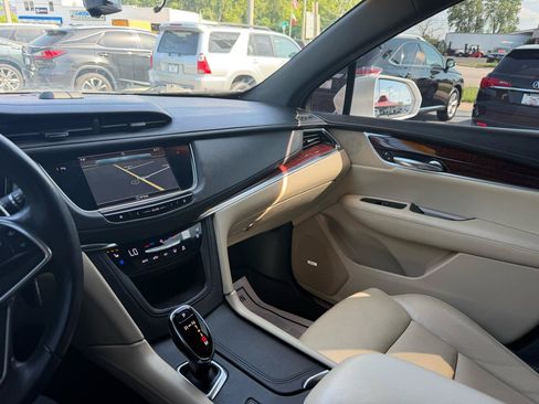 Used 2017 Cadillac XT5 Premium Luxury AWD/4WD image 19