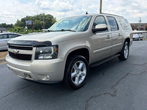 Used 2008 Chevrolet Suburban LT w/ LT Preferred Equipment Group RWD image 3
