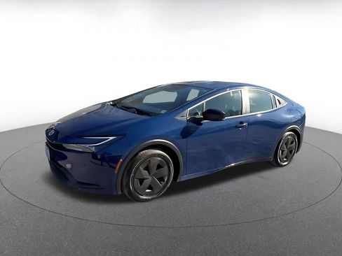 Used 2025 Toyota Prius LE image 8