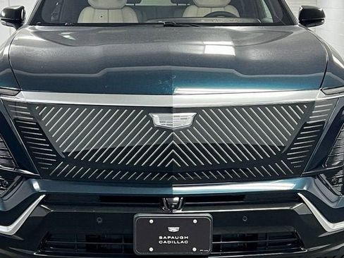 New 2026 Cadillac Vistiq Luxury w/ LPO, Floor Liner Package AWD/4WD image 9