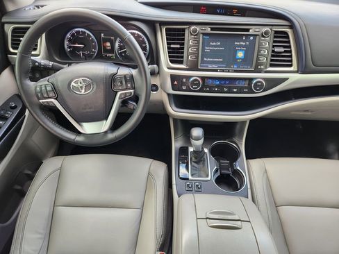 Used 2018 Toyota Highlander XLE FWD image 26