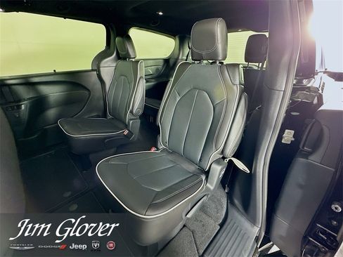 New 2026 Chrysler Pacifica Limited w/ S Appearance Package image 16