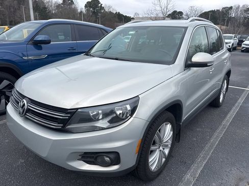 Used 2013 Volkswagen Tiguan SE image 12