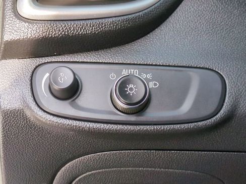 Certified 2019 Chevrolet Trax LT w/ LT Convenience Package image 18