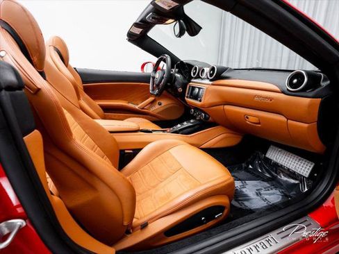 Used 2016 Ferrari California T RWD image 42