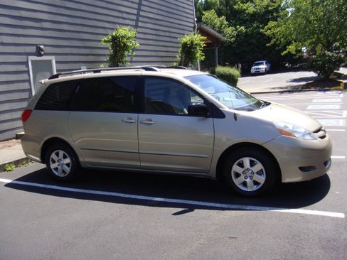 Used 2008 Toyota Sienna LE FWD image 4
