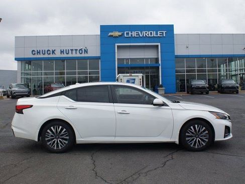 Used 2023 Nissan Altima 2.5 SV image 1