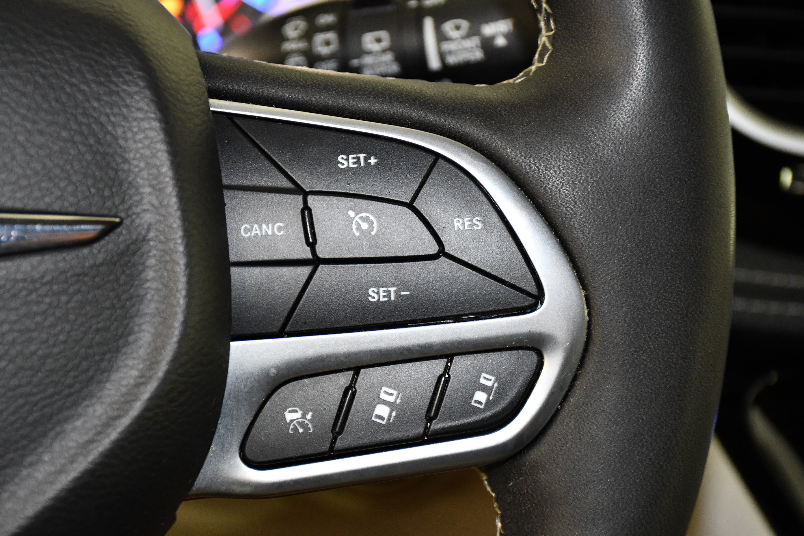 Used 2024 Chrysler Pacifica Limited FWD image 20
