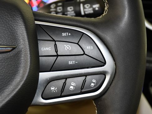 Used 2024 Chrysler Pacifica Limited FWD image 20