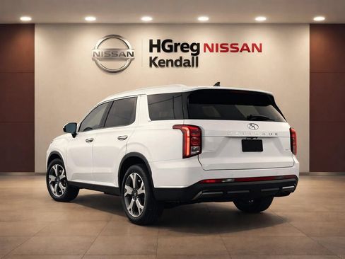 Used 2025 Hyundai Palisade SEL FWD image 2