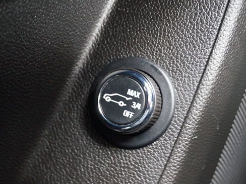 Used 2023 Chevrolet Traverse Premier image 25