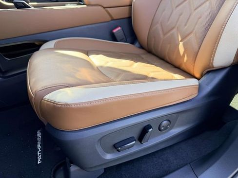 New 2026 Nissan Pathfinder Platinum image 15