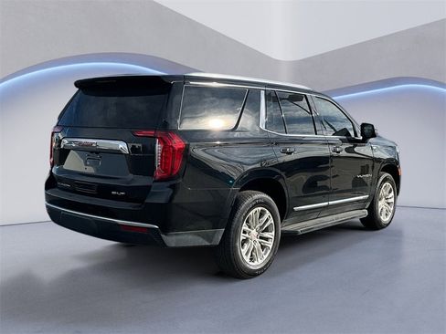 Used 2024 GMC Yukon SLT w/ SLT Luxury Package image 5