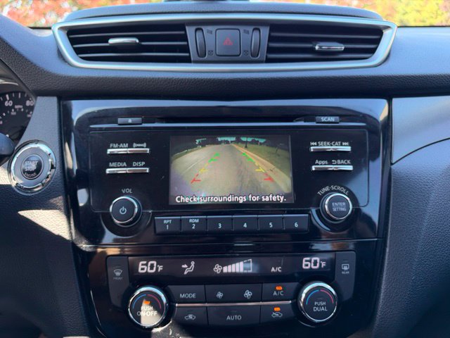 Used 2016 Nissan Rogue SV AWD/4WD image 34
