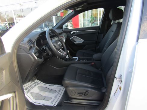 Used 2025 Audi Q3 2.0T Premium image 16