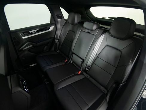 New 2026 Porsche Cayenne AWD/4WD image 40