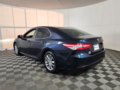 Used 2018 Toyota Camry LE image 5