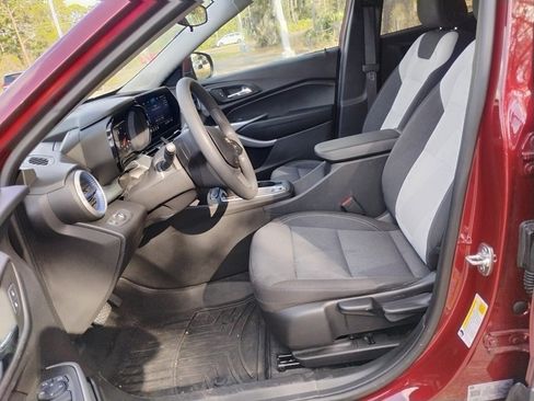 Used 2024 Chevrolet Trax LS w/ LS Convenience Package image 9