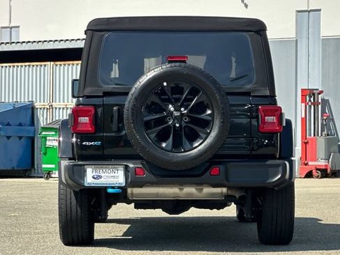Used 2024 Jeep Wrangler Unlimited Sahara AWD/4WD image 5