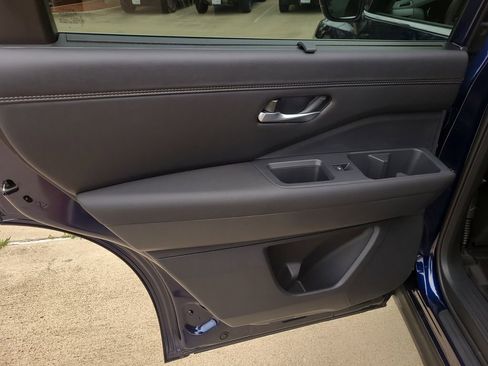 New 2026 Nissan Pathfinder Platinum FWD image 12