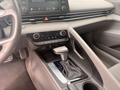 Used 2025 Hyundai Elantra Sport FWD image 5