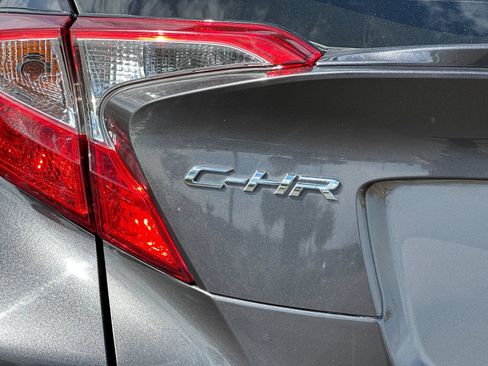 Used 2019 Toyota C-HR LE FWD image 30