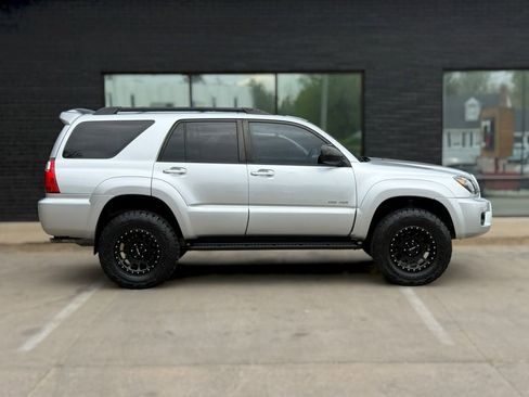 Used 2006 Toyota 4Runner SR5 AWD/4WD image 9