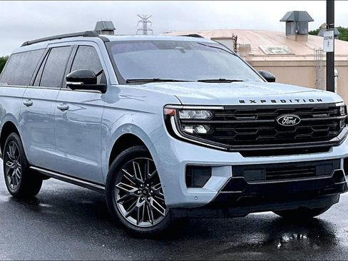 Used 2025 Ford Expedition Max Platinum w/ Stealth Performance Package AWD/4WD image 38