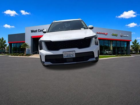 Used 2024 Kia Sorento S FWD image 2