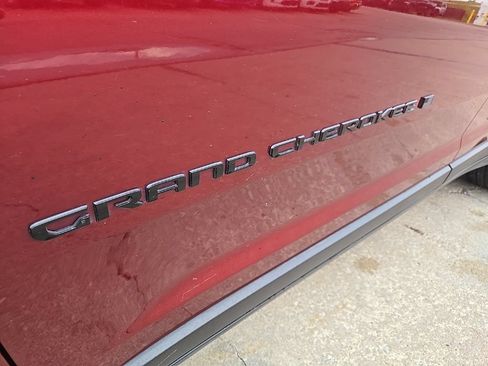 Used 2023 Jeep Grand Cherokee Altitude AWD/4WD image 16