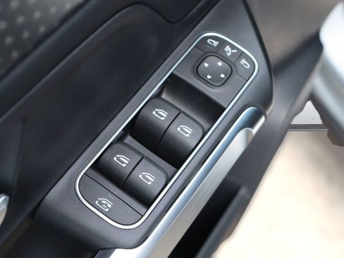 New 2025 Mercedes-Benz GLB 250 4MATIC image 59