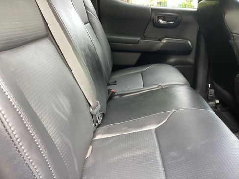 Used 2018 Toyota Tacoma TRD Sport w/ TRD Premium Sport Package RWD image 6