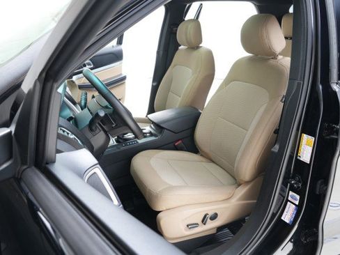 Used 2017 Ford Explorer XLT w/ Equipment Group 201A image 36