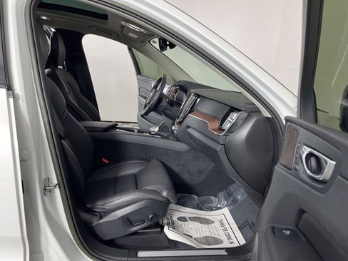 Used 2023 Volvo XC60 B5 Ultimate w/ Climate Package image 33