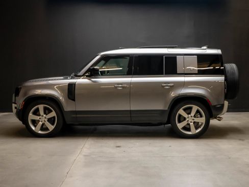 Used 2024 Land Rover Defender 110 SE AWD/4WD image 2