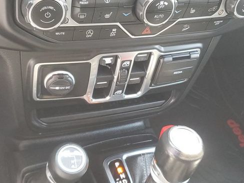 Used 2020 Jeep Wrangler Unlimited Sahara AWD/4WD image 19