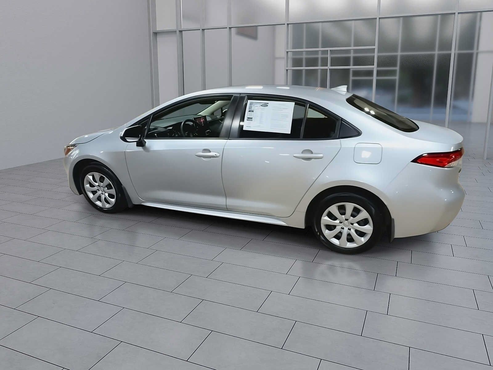 Used 2021 Toyota Corolla LE w/ Carpet Mat Package (TMS) FWD image 6
