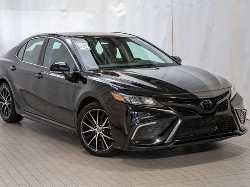 Used 2024 Toyota Camry SE image 1