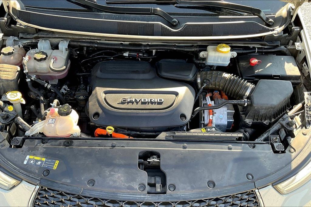 Used 2021 Chrysler Pacifica Touring-L w/ Uconnect Theater Family Group FWD image 30