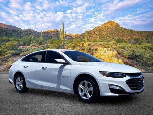 Used 2023 Chevrolet Malibu LT w/ Driver Confidence Package FWD image 2