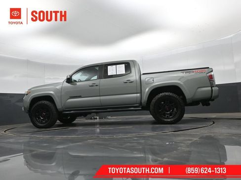 Used 2022 Toyota Tacoma TRD Sport w/ TRD Premium Sport Package AWD/4WD image 39