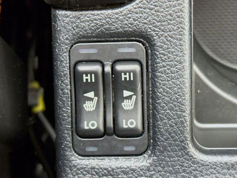 Used 2017 Subaru Crosstrek 2.0i Limited image 12