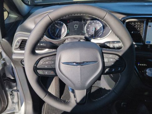 New 2026 Chrysler Pacifica Select image 14