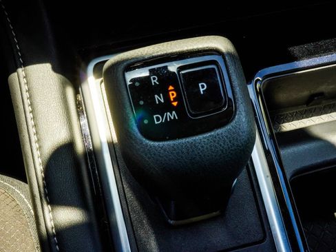 Used 2023 Nissan Pathfinder SL w/ Lighting Package (N92) AWD/4WD image 20