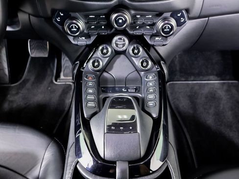 Used 2020 Aston Martin V8 Vantage Coupe RWD image 21